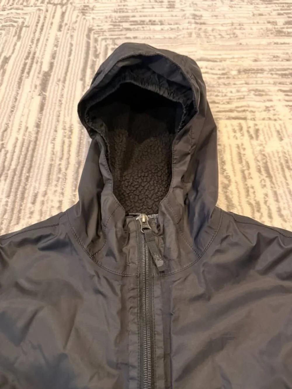 The North Face boys youth small 7/8 black/gray Sherpa lined waterproof coat
